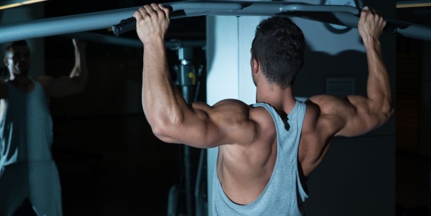 8 動作解決「上背痛」！擺脫痠痛，找回健康身體